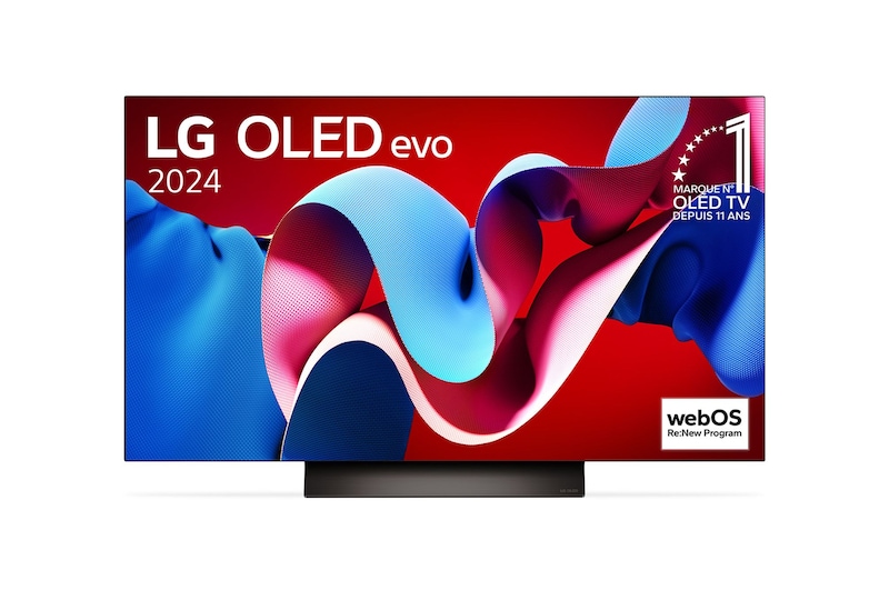Vue de face avec la TV OLED evo LG, OLED C4, emblème OLED numéro 1 dans le monde pendant 11 ans et logo du programme webOS Re:New à l’écran.