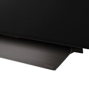 Gros plan d’une TV OLED evo LG, OLED C4 à la base