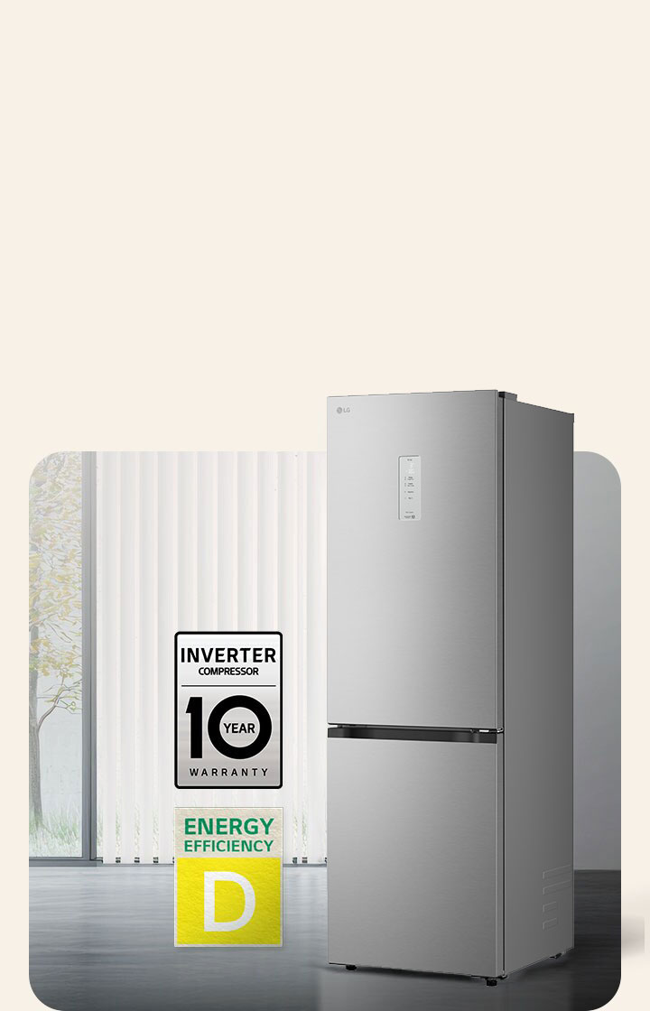 Réfrigérateur LG à congélateur en bas (GBBS726CEV) noir mat, vue de face dans une pièce lumineuse avec stores verticaux, compresseur garanti 10 ans et label d'efficacité énergétique A ci-dessous.
