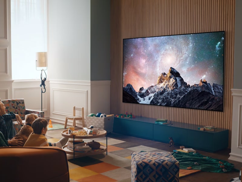 salon épurée avec Grand Téléviseur