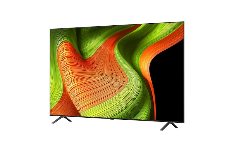 Espace salon avec une LG OLED TV à fixation murale. Sur la TV se trouve une chaîne de montagnes face à un ciel sombre et nocturne rempli d’étoiles. Cette scène est divisée en deux pour montrer comment le Noir Absolu offre des niveaux de noir intense, dans un espace lumineux ou sombre. Un côté montre la scène dans une version plus terne et plus grise du paysage étiquetée, Noir. De l’autre côté se trouve une image plus agréable avec une gamme dynamique élargie de noirs et de blancs. L’écran est étiqueté Noir Absolu. La certification du logo est également visible, la technologie Noir Absolu offre des niveaux de noir inférieurs ou égaux à 0,24 nit et jusqu’à 500 lux. Une bulle de texte est à côté, qui dit : vérifiez le logo de certification Noir Absolu.