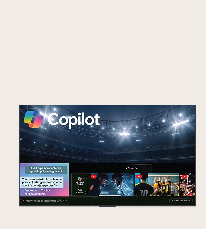 Gros plan d’un écran de LG OLED TV montrant le fonctionnement de la recherche par IA, AI Search. Une petite fenêtre de chat est ouverte, montrant comment l’utilisateur a demandé les jeux de sport disponibles. La recherche par IA a répondu par chat et en montrant des vignettes des contenus disponibles. On voit aussi une invite à faire une demande à Microsoft Copilot.