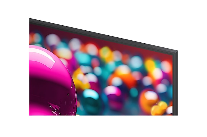 Une photo d’une fille portant un pull rouge divisée en bas du milieu pour montrer le côté gauche en SDR et le côté droit en HDR10 Pro. Le côté droit de l’image est plus net et contrasté comparé au côté gauche de l’image. Le titre explique comment le HDR10 Pro offre une qualité d’image élevée et un contraste plus net. 