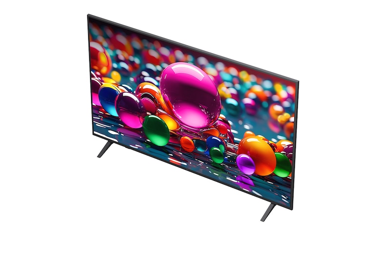 Comparaison avant et après de la façon dont la mise à l’échelle supérieure LG 4K améliore la qualité d’image. Deux panneaux montrant la même image d’un oiseau coloré assis sur une branche dans une forêt, le panneau de droite est estompé. Le titre évoque la façon dont la technologie de mise à l’échelle supérieure 4K améliore la résolution, la luminosité et la clarté. 