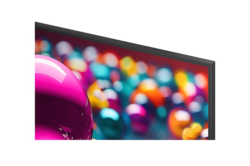 Une photo d’une fille portant un pull rouge divisée en bas du milieu pour montrer le côté gauche en SDR et le côté droit en HDR10 Pro. Le côté droit de l’image est plus net et contrasté comparé au côté gauche de l’image. Le titre explique comment le HDR10 Pro offre une qualité d’image élevée et un contraste plus net. 