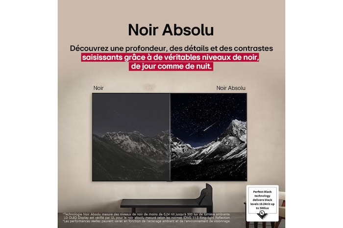 Salon avec un téléviseur LG OLED fixé au mur. Le téléviseur montre une chaîne de montagnes sur fond de ciel sombre et étoilé. Cette scène est divisée en deux parties. Un côté montre une version plus terne et plus grise du paysage étiqueté Non Perfect Black. De l'autre côté, l'image est plus agréable, avec une gamme dynamique plus large de tons noirs et blancs. Il s'agit de l'affichage « Perfect Black ». Également certifiée par le logo, la technologie Perfect Black offre des niveaux de noir inférieurs ou égaux à 0,24 nit jusqu'à 500 lux.