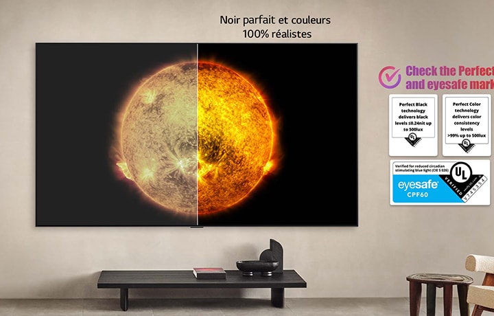 LG OLED TV montrant une comparaison visuelle simulée pour comparaison entre un écran Noir Absolu et Couleurs certifiées 100% réalistes et un écran sans. Les certifications UL et eyesafe sont visibles.