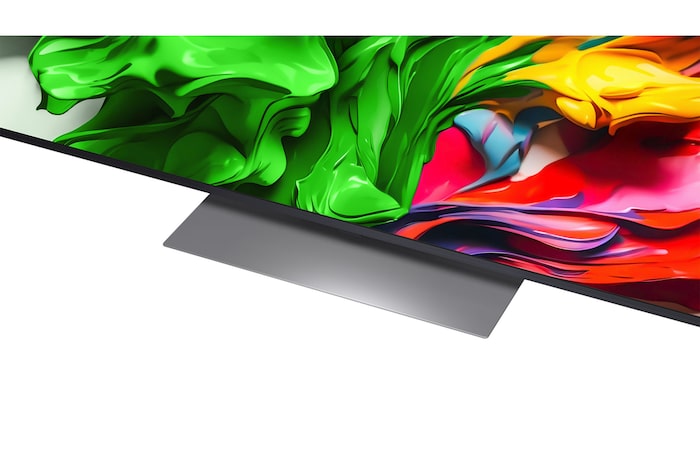 Vue latérale orientée vers la gauche de la TV LG QNED evo 