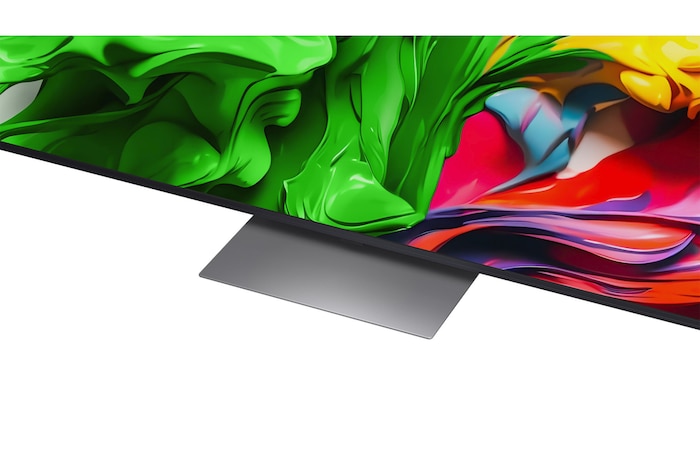 Vue latérale orientée vers la gauche de la TV LG QNED evo
