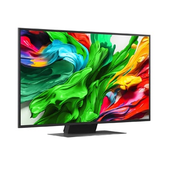 Vue latérale légèrement orientée vers la droite de la TV LG QNED evo