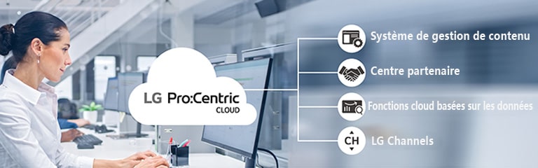 La femme travaille via Pro:Centric Cloud.