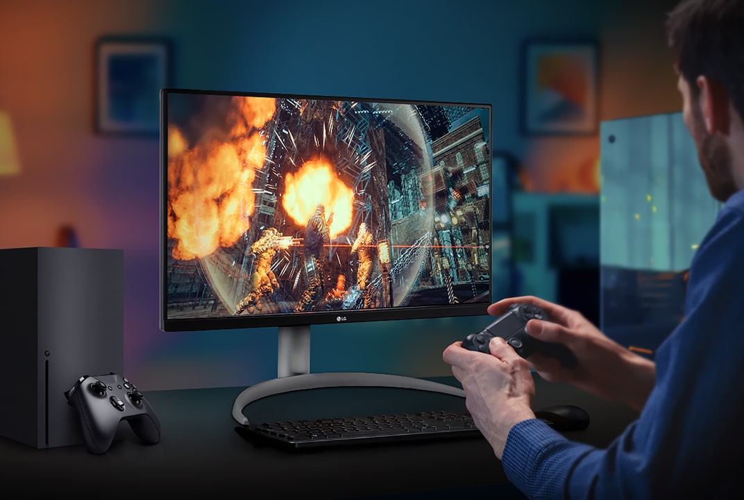Moniteur de jeu LG montrant un jeu d'action avec un joueur tenant une manette illustre le VRR pour un mouvement plus fluide.