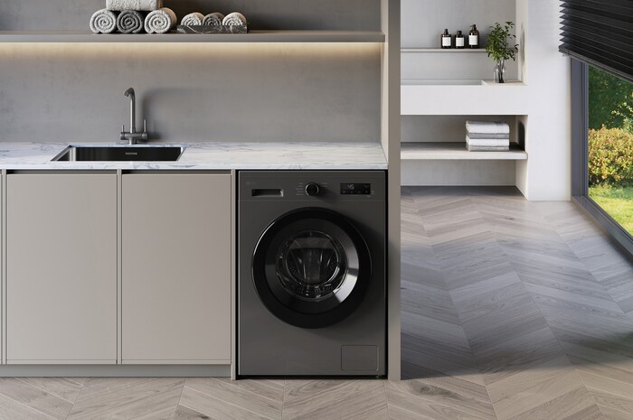 Lave-linge séchant LG F94B15MBS blanc installé sous un plan de travail moderne, doté d'un hublot noir élégant.