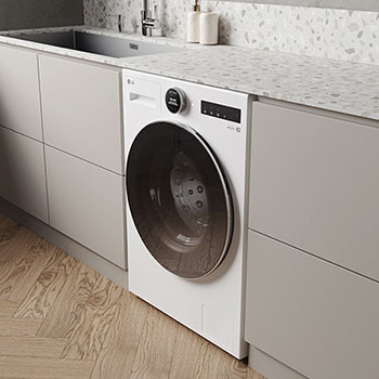 Lave-linge LG F34X71WHST blanc installé sous un plan de travail en terrazzo dans une buanderie moderne et lumineuse.