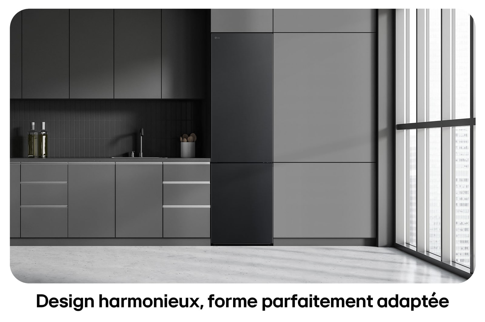 Réfrigérateur-congélateur LG GBV22NCCEP noir, illustre le Design Flat Door de 203 cm et l'intégration parfaite dans la cuisine moderne et sombre.