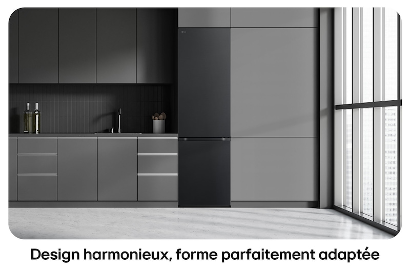 Réfrigérateur-congélateur LG GBV3200DEP noir, illustre le Design Flat Door de 203 cm et l'intégration parfaite dans la cuisine moderne et sombre.