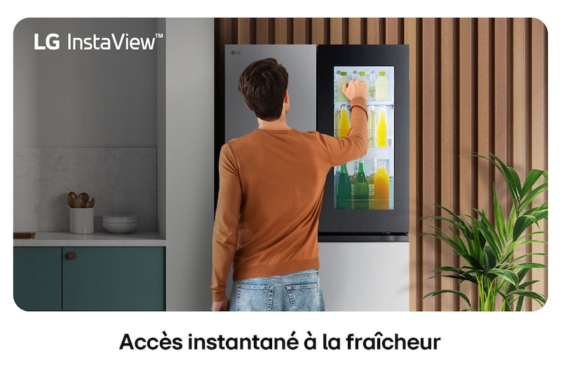 Réfrigérateur Multi-Portes LG GMG960MBJE au fini acier inoxydable, présentant la technologie InstaView™ Door-in-Door® où une personne prend une boisson sans ouvrir le compartiment principal.