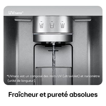 Gros plan du distributeur d'eau du Réfrigérateur Multi-Portes LG GMG960MBJE au fini acier inoxydable, illustrant la technologie UVnano™ qui utilise la lumière UV pour nettoyer l'embout.
