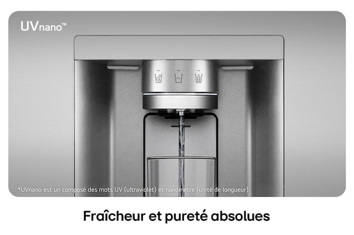 Gros plan du distributeur d'eau du Réfrigérateur Multi-Portes LG GML960PYBE au fini argenté, illustrant la technologie UVnano™ qui utilise la lumière UV pour nettoyer l'embout.