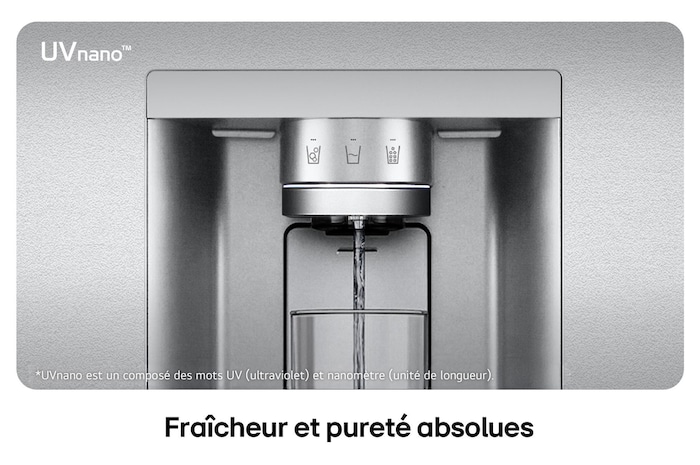 Gros plan du distributeur d'eau du Réfrigérateur Multi-Portes LG GML960MBBE au fini acier inoxydable, illustrant la technologie UVnano™ qui utilise la lumière UV pour nettoyer l'embout.