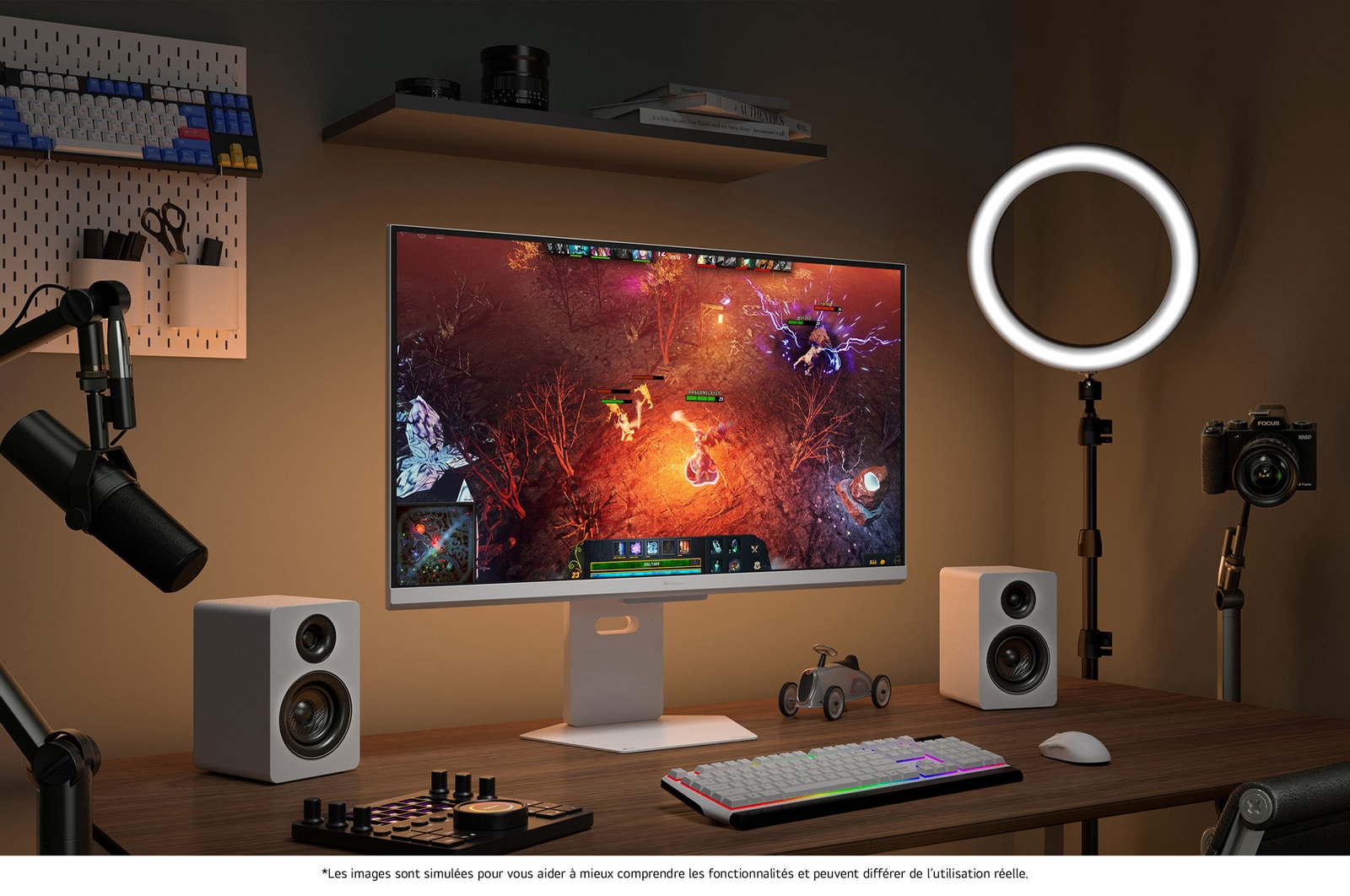 Moniteur Gaming LG UltraGear 32G810SA dans un bureau à domicile moderne, affichant l'interface webOS Home Hub et son design minimaliste.