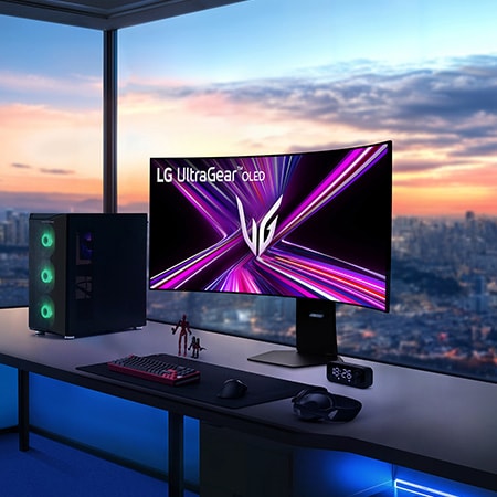 Moniteur LG 45GX950A en tant que LG UltraGear OLED est placé au centre d'un bureau de jeu premium avec vue sur la ville, offrant une immersion de jeu ultime avec son écran UltraWide.