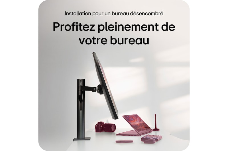 Moniteur LG 32UN880K présentant l'utilisation complète de l'espace de travail grâce au support Ergo pour un bureau rangé et efficace.