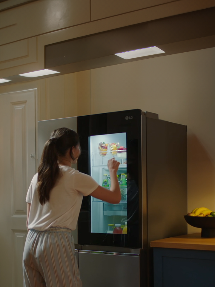 Réfrigérateur InstaView dans une cuisine