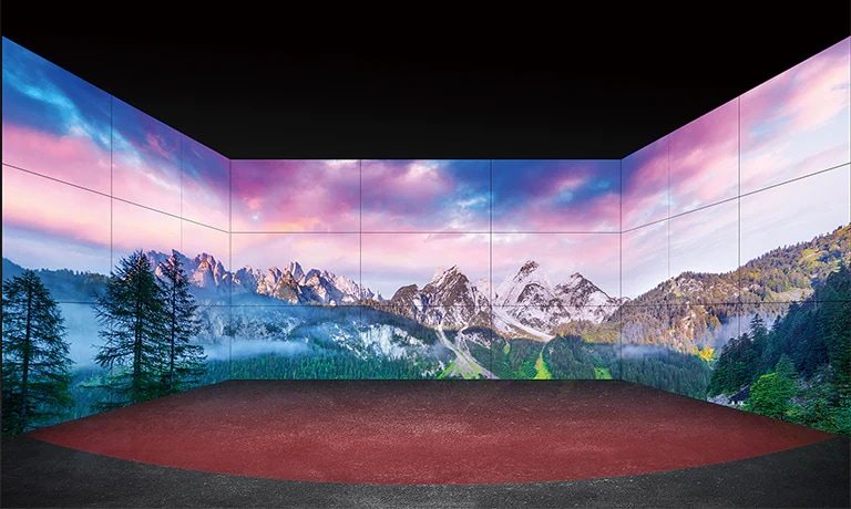 Un certain nombre d’écrans installés sur les deux côtés et sur le mur avant amène un angle de vue plus clair et plus large.