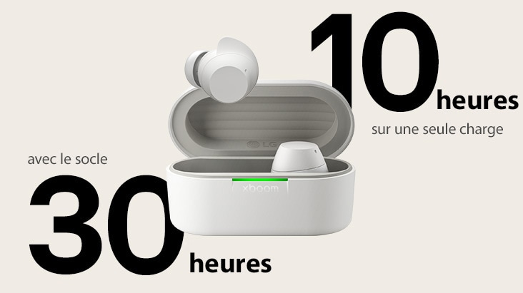Un boîtier noir xboom Buds est montré avec un ordinateur portable gram noir. À droite, un gram blanc est montré avec un boîtier xboom Buds blanc ouvert avec des écouteurs à l’intérieur.