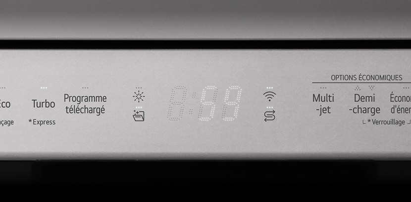 Gros plan du panneau led du lave-vaisselle en pose libre de LG.