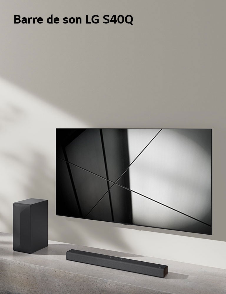 La barre de son LG S40Q et le téléviseur LG sont placés ensemble dans le salon. Le téléviseur est allumé, affichant une image géométrique.