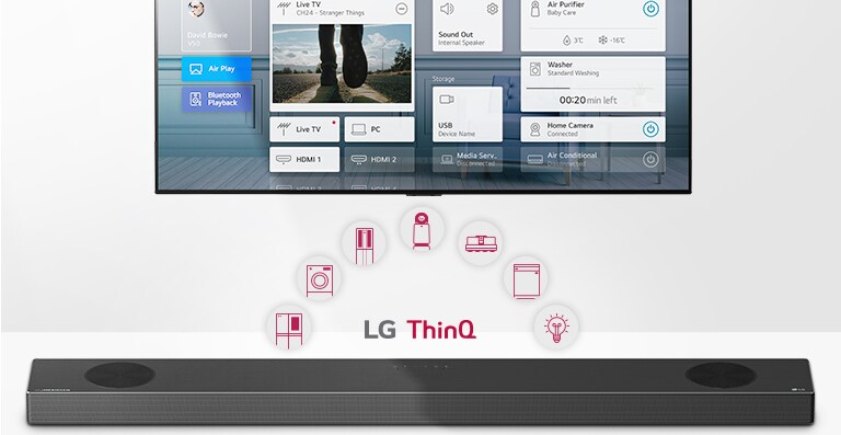 Vue d'un TV au mur avec la barre de son LG en-dessous. Le logo LG ThinQ et les icônes des appareils domestiques sont affichés entre le téléviseur et la barre de son LG.