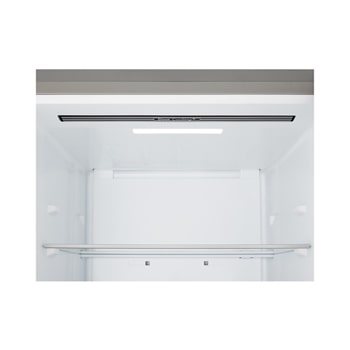 Congélateur bas LG (gbbsj20dpy) dans un espace de vie avec vue nocturne sur la ville superposée avec un graphique en mode Économie de l’IA et un graphique énergétique fluctuant