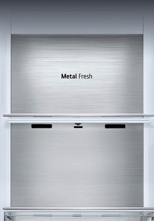 La vue de face du panneau métallique Metal Fresh avec le logo « Metal Fresh ».