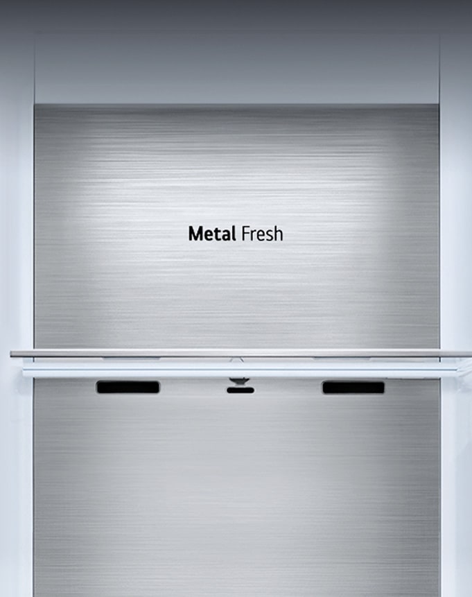 La vue de face du panneau métallique Metal Fresh avec le logo « Metal Fresh ».