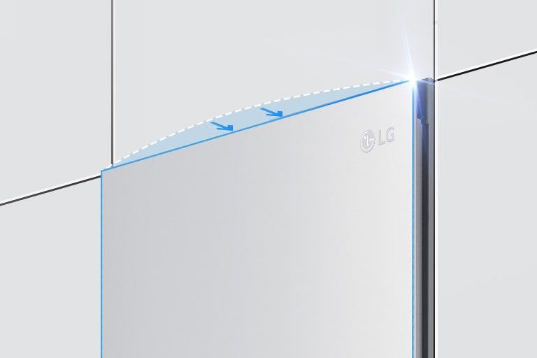 Le haut du réfrigérateur est représenté à un angle avec deux flèches pointant vers le mur au niveau du bord supérieur, ce qui indique que le réfrigérateur est au même niveau que les armoires qui l'entourent.
