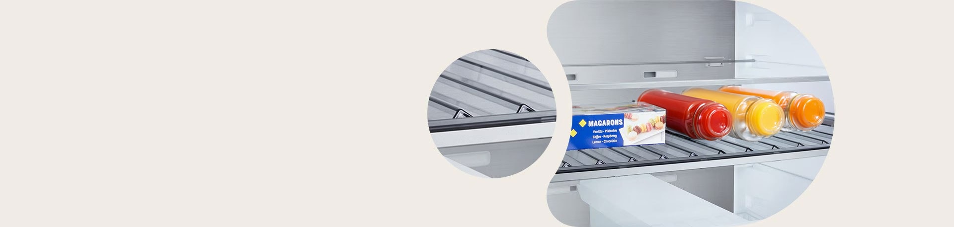 Gros plan sur le réfrigérateur congélateur LG (gbbs726cpy) d’une étagère à vin contenant quatre bouteilles et une boîte de macarons avec un design de clayette agrandie en image circulaire