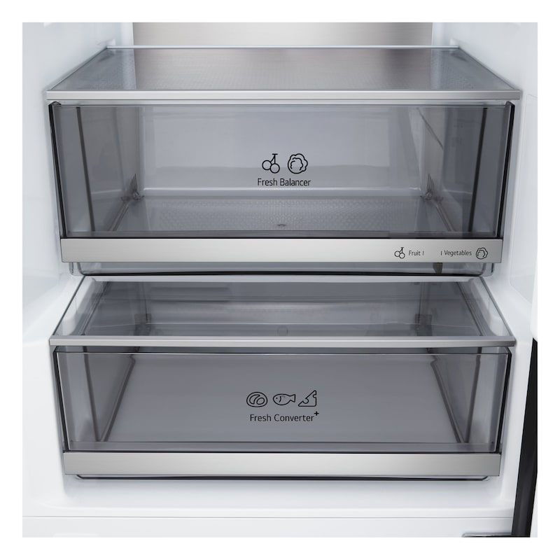 Réfrigérateur congélateur LG (gbbsj20dpy) intégré dans une armoire marron foncé avec fenêtre et canapé à gauche et évier à droite