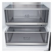 Réfrigérateur congélateur LG (gbbsj20dpy) intégré dans une armoire marron foncé avec fenêtre et canapé à gauche et évier à droite