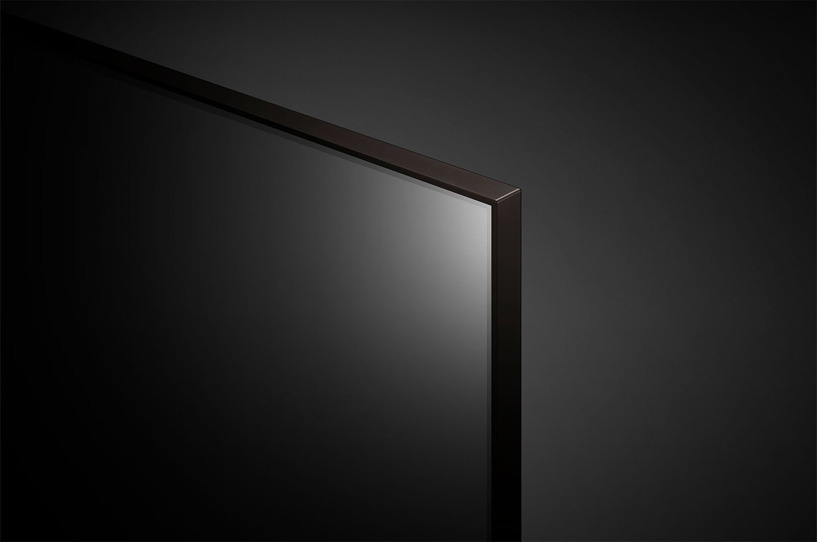 Gros plan du bord supérieur du TV LG NanoCell, NANO80