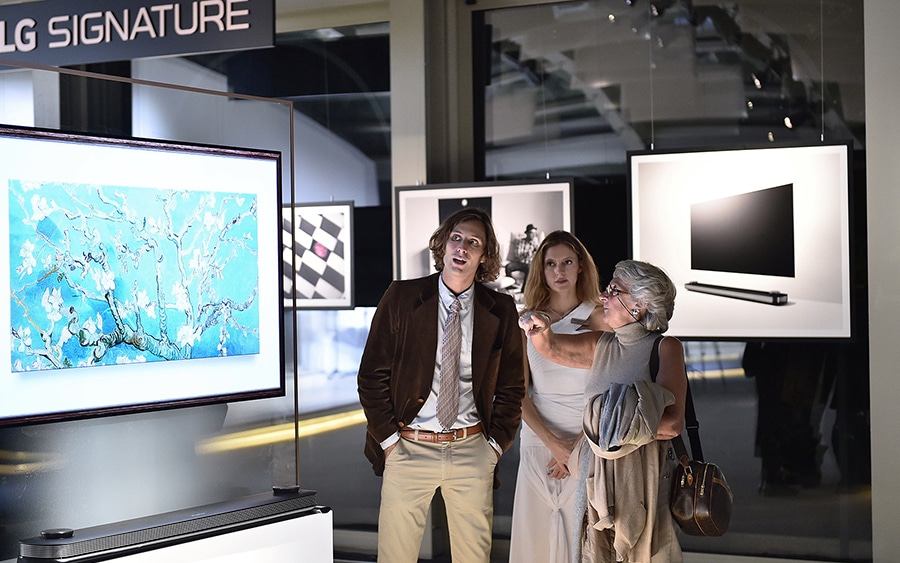 People are taliking about something at the gallery of lg signature in milan