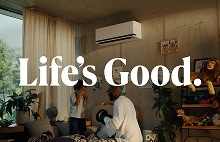A father and child playfully boxing in a room beneath an LG DUALCOOL AI air conditioner, with "Life's Good." text overlay.