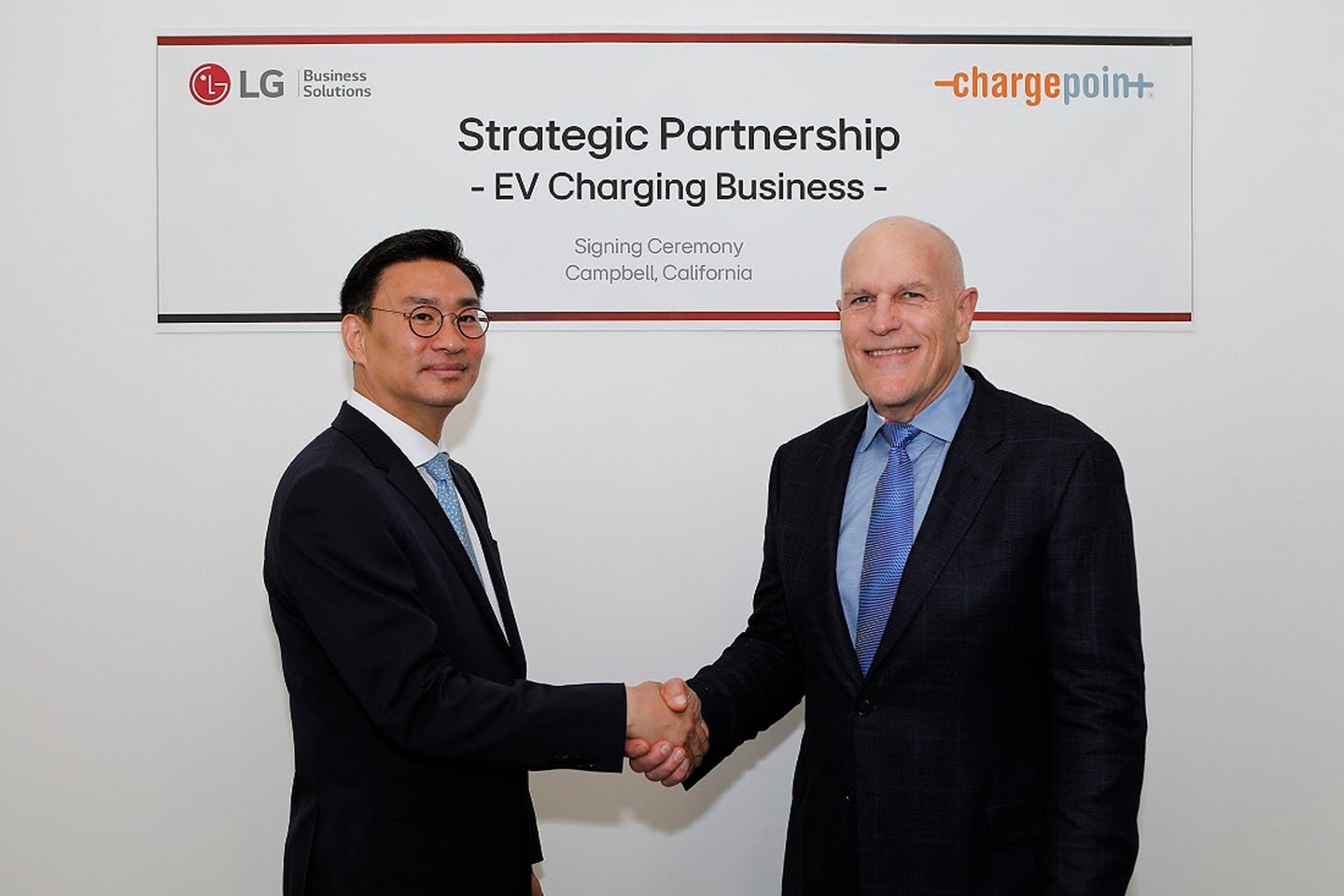 A picture of LG Electronics (left) and ChargePoint (right) representatives shaking hands with each other