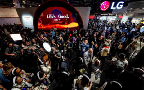 A photo of the crowd at the LG's booth embodying the theme of “Life’s Good 24/7 with Affectionate Intelligence” 