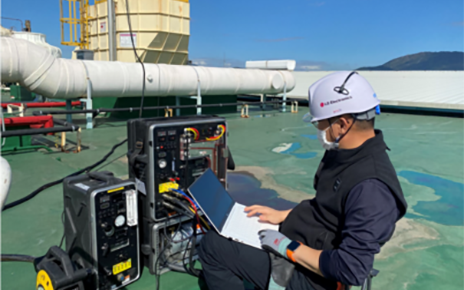 LG engineer measuring the concentration of air emissions at the site