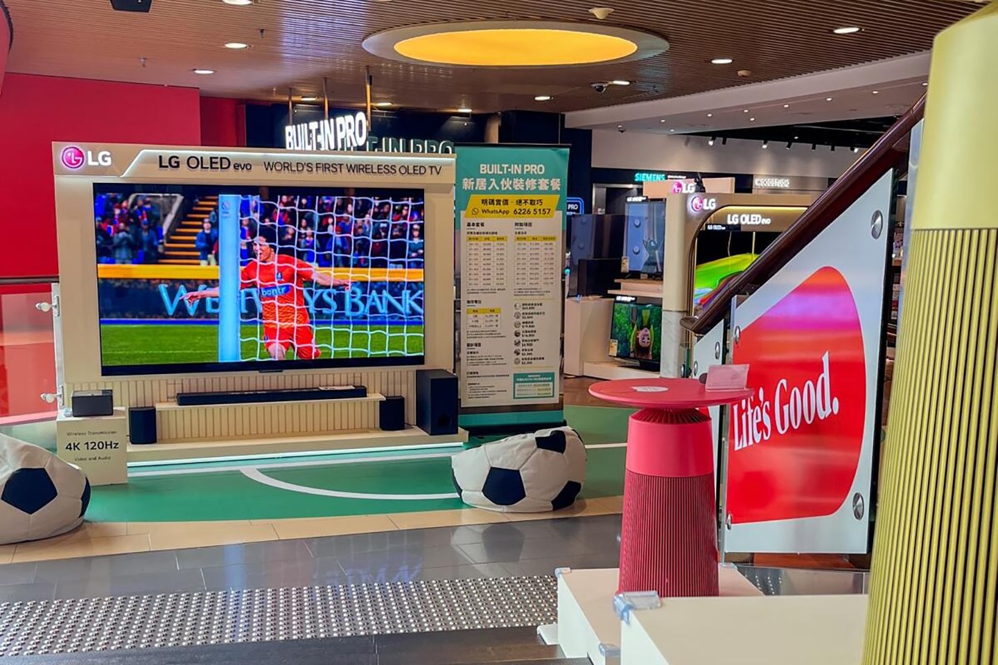 A picture of LG OLED evo and PuriCare AeroFurniture display at the Built-in pro appliance collaboration zone at MegaBox mall