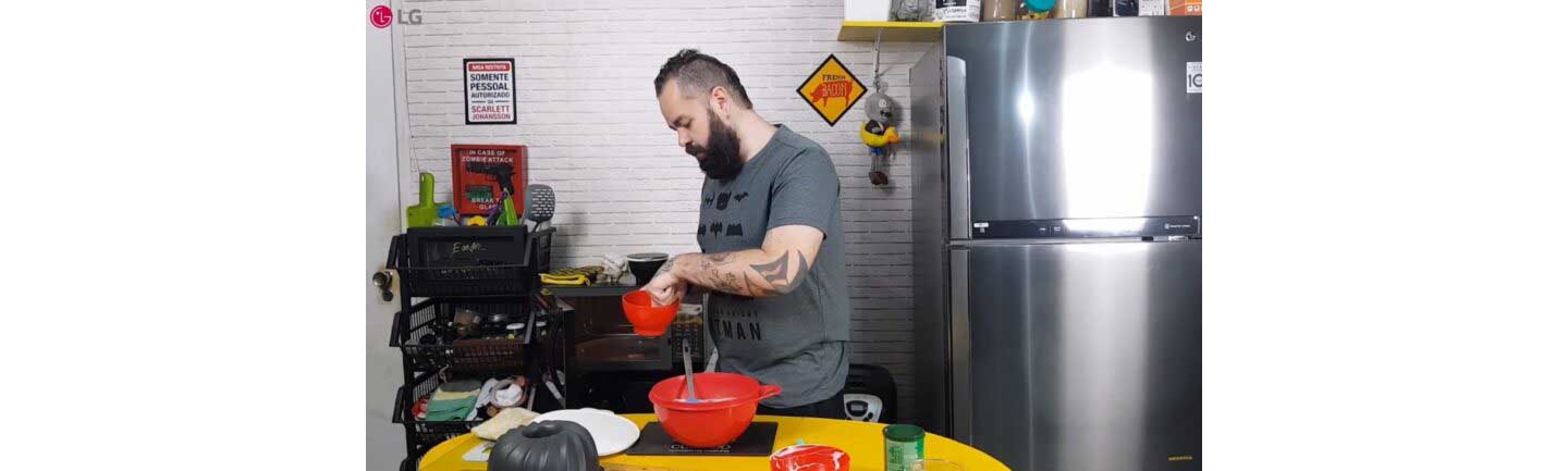 Chef Nascimento cooking with the LG EasyClean microwave oven