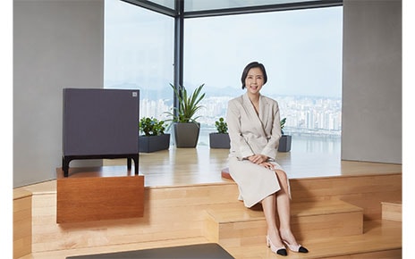 Lee Hyang-eun, managing director of the Customer Experience Innovation Division at LG Electronics, posing for a photo