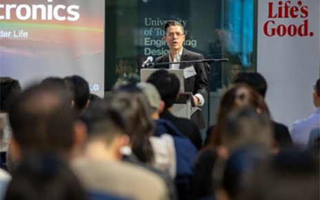 A picture of senior director and head of the LG Toronto AI lab, Kevin Ferreira talking on the podium